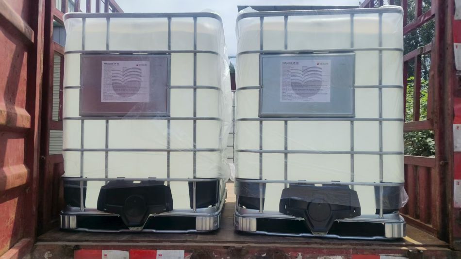 噸桶裝KF-50出貨現(xiàn)場(chǎng).jpg 噸桶裝KF-50出貨現(xiàn)場(chǎng).jpg