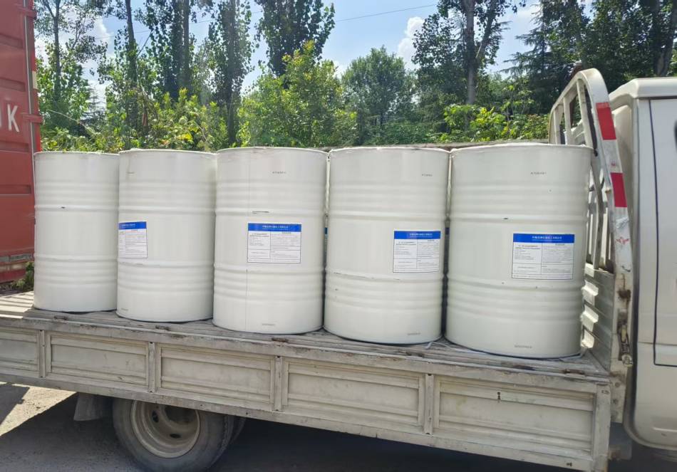 殼牌丙二醇出貨現(xiàn)場(chǎng).jpg 殼牌丙二醇出貨現(xiàn)場(chǎng).jpg