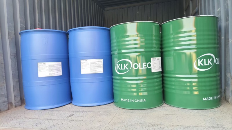 進(jìn)口食品級甘油和國產(chǎn)食品級甘油外包裝的兩種.jpg 進(jìn)口食品級甘油和國產(chǎn)食品級甘油外包裝的兩種.jpg